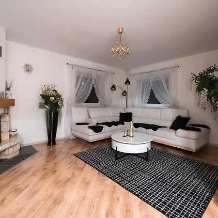 Lososina 365 Dom Z Basenem וילה Lososina Dolna